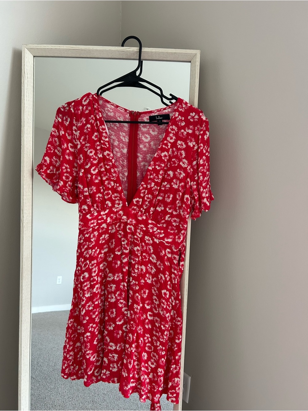 Lulu’s Red Floral V-Neck Mini Dress